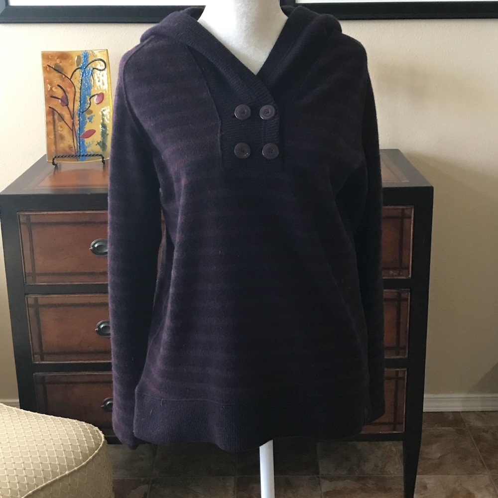 Mountain hardware  XlL hoodie EUD